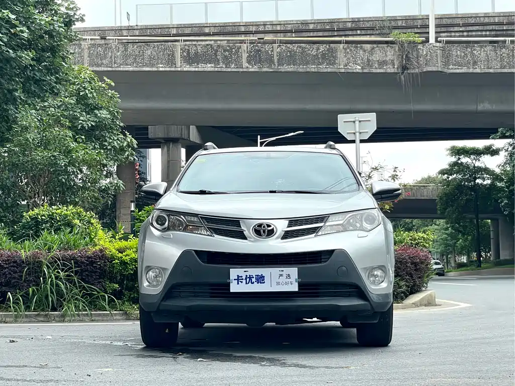 Toyota RAV4 2014 — фото 2