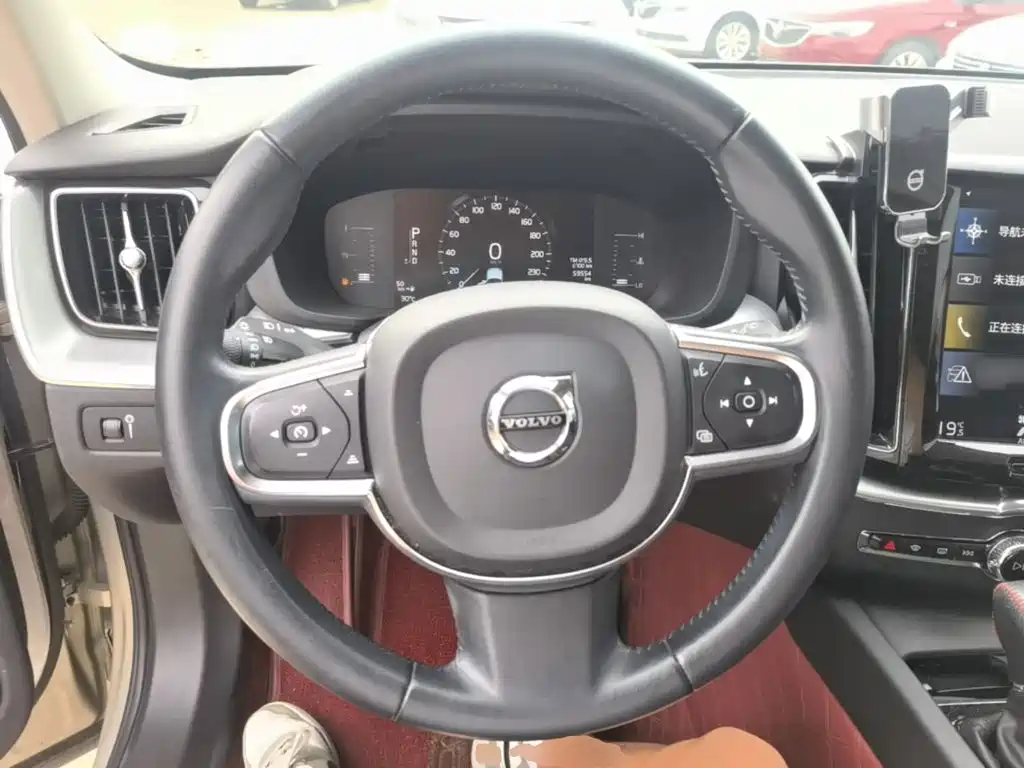 Volvo XC60 2020 — фото 11