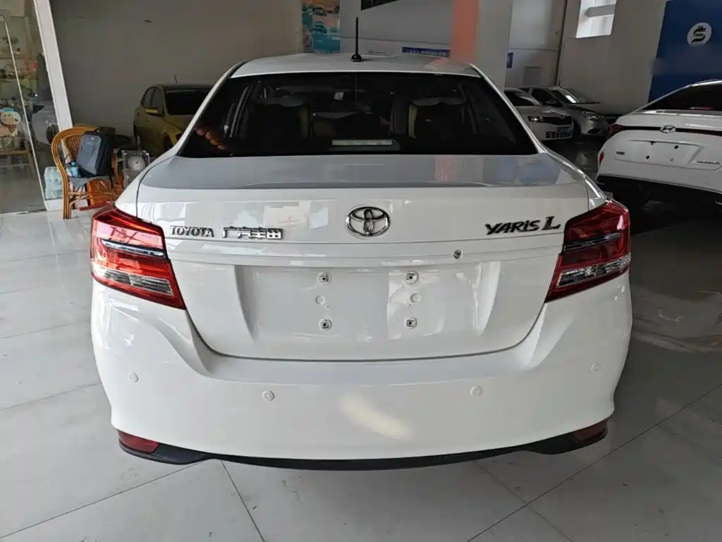 Toyota Yaris L 2021