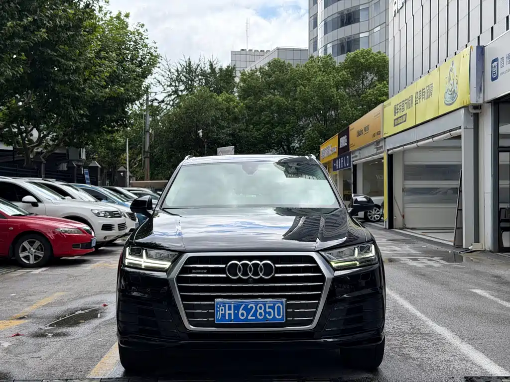 Audi Q7 2019 — фото 1