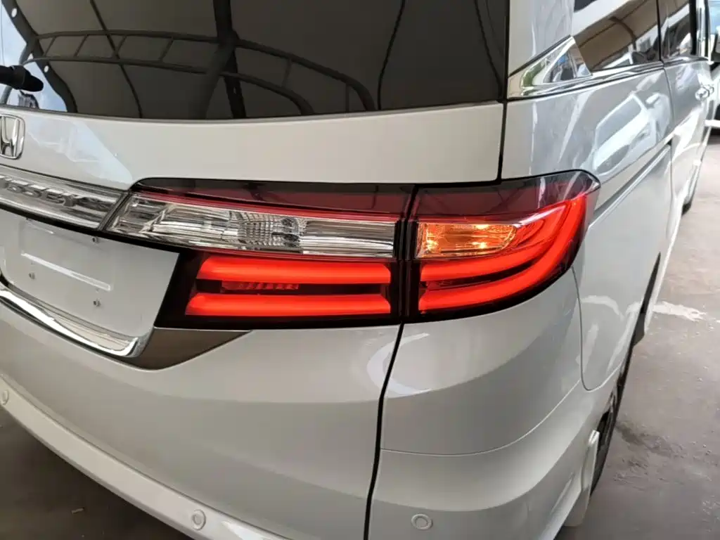 Honda Odyssey 2018 — фото 8