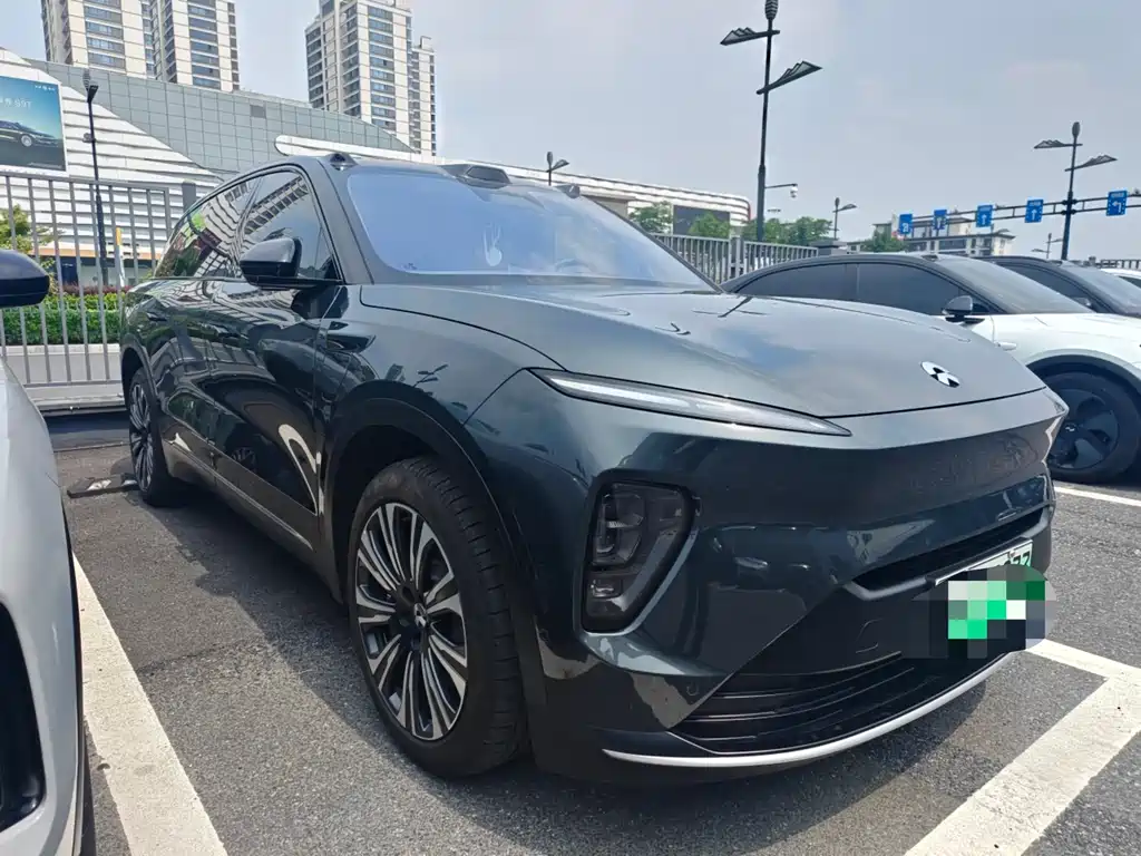 NIO ES8 2025