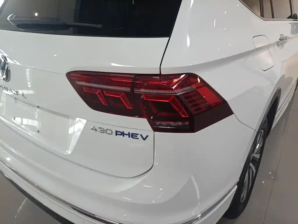 Volkswagen Tiguan L Plug-In Hybrid 2023 — фото 24