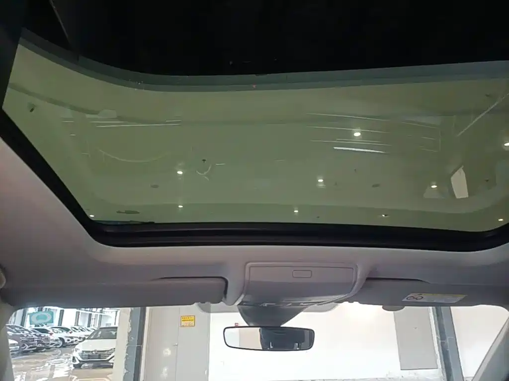 Volkswagen Tiguan L Plug-In Hybrid 2023 — фото 14