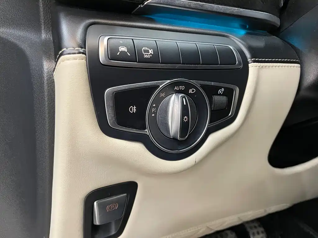 Mercedes-Benz V-Class 2019 — фото 25
