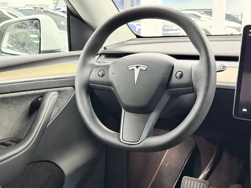 Tesla Model Y 2022 — фото 3