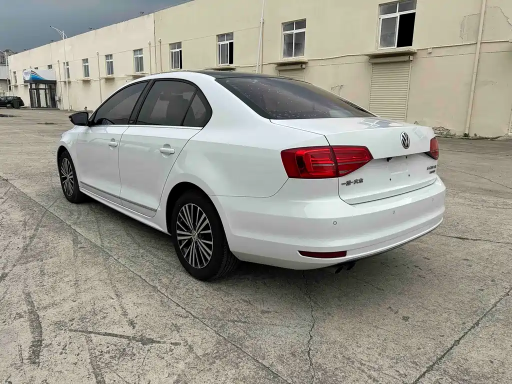 Volkswagen Sagitar 2016