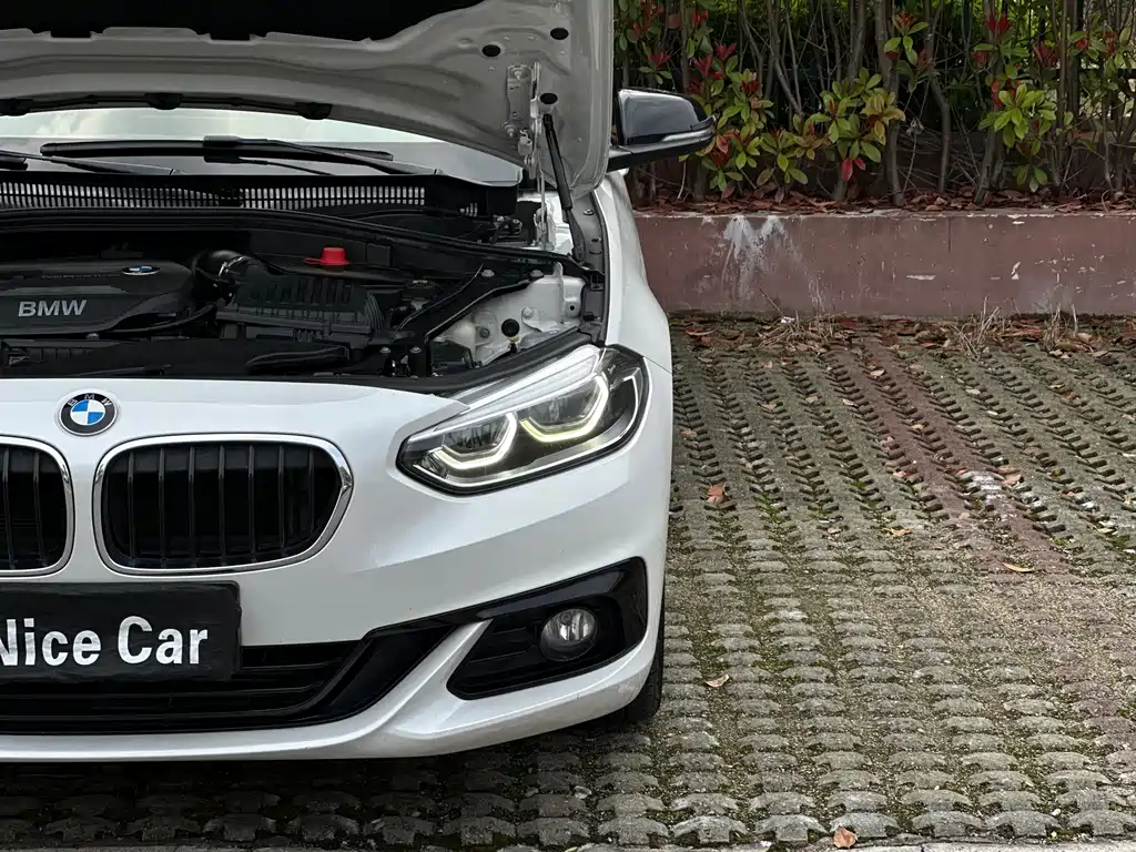 BMW 1 Series 2017 — фото 25
