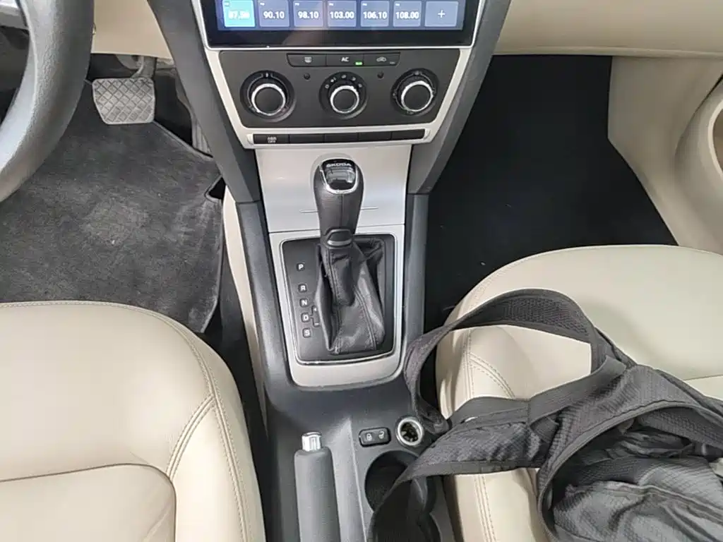 Skoda Octavia 2015 — фото 14