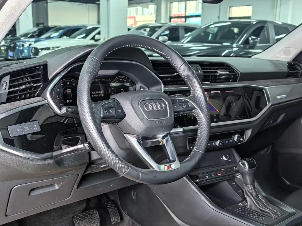 Audi Q3 Sportback 2022 — фото 10