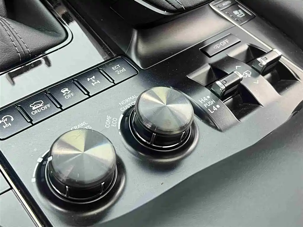 Lexus LX 2018 — фото 13