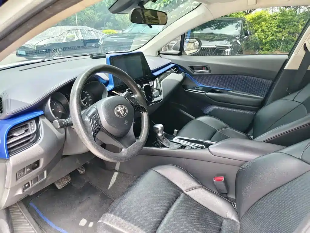 Toyota C-HR 2019 — фото 7