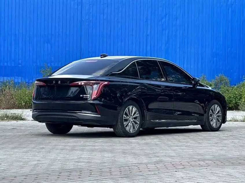 Hongqi E-QM5 2023 — фото 2