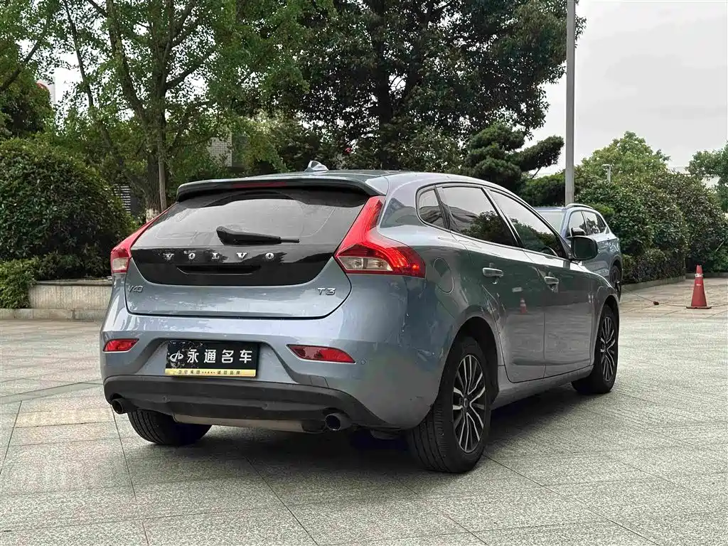 Volvo V40 2019 — фото 11
