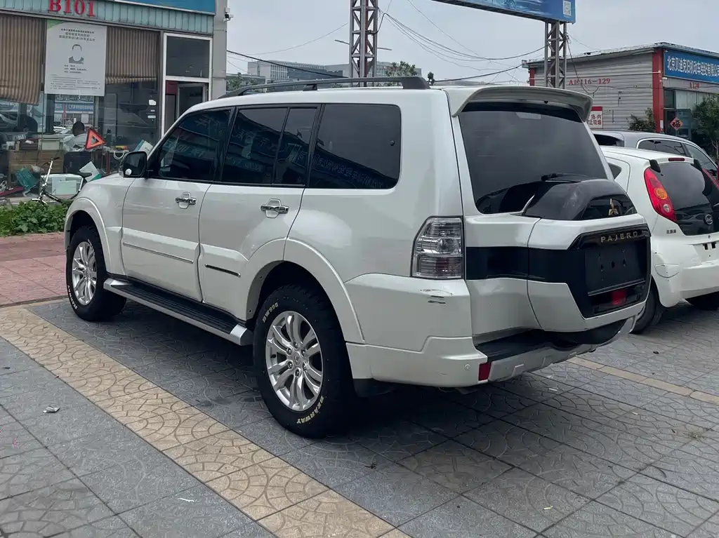 Mitsubishi Pajero 2018 — фото 6