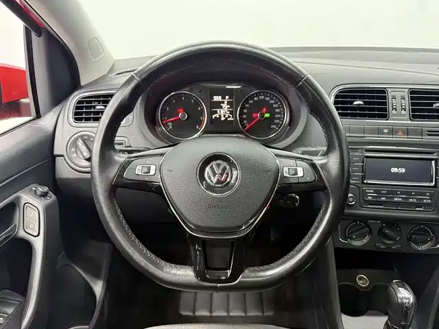 Volkswagen Polo 2017 — фото 10