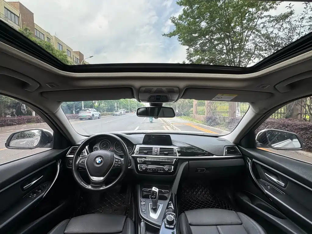 BMW 3 Series 2018 — фото 10