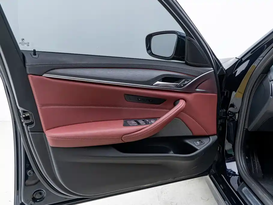 BMW 5 Series 2022 — фото 12