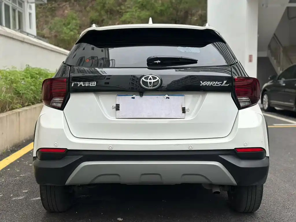 Toyota Yaris L 2023 — фото 16