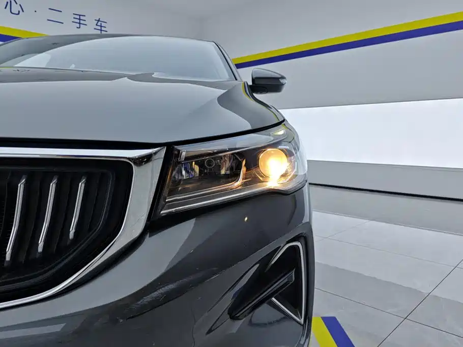 Geely Emgrand 2022