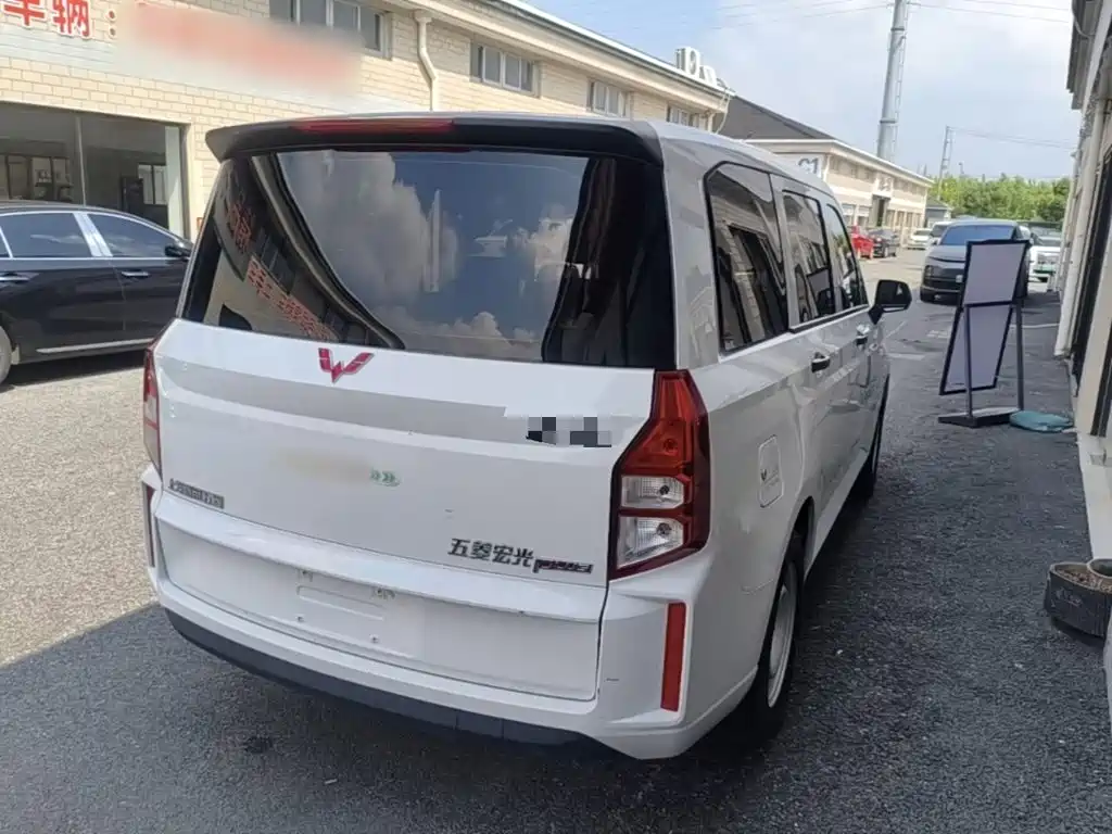 Wuling Hongguang PLUS 2024