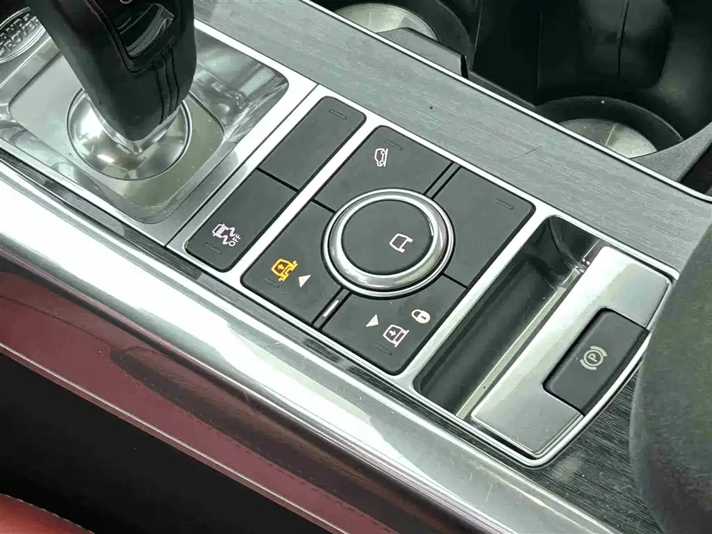 Land Rover Sport 2023 — фото 16