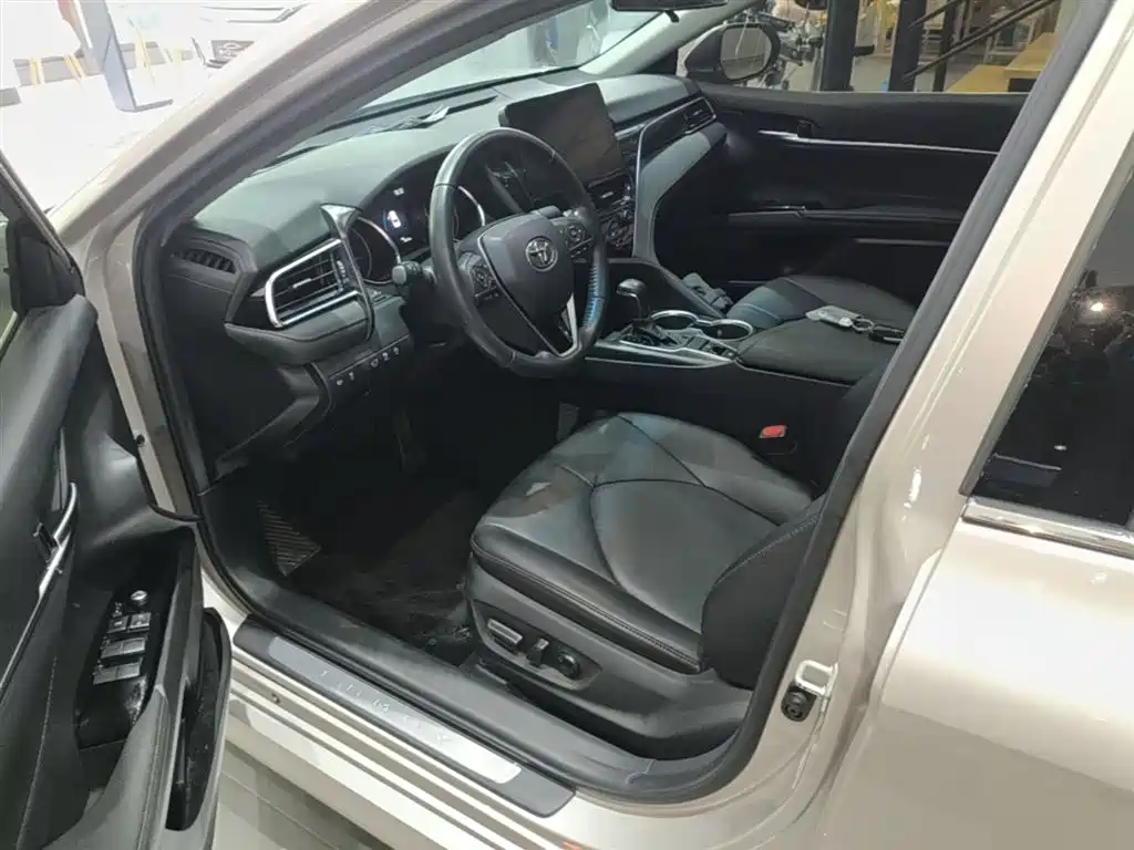 Toyota Camry 2022 — фото 16