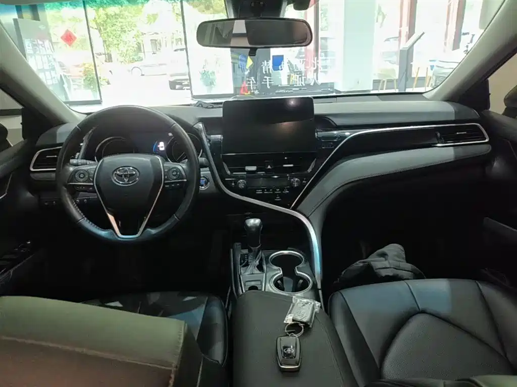 Toyota Camry 2022 — фото 10
