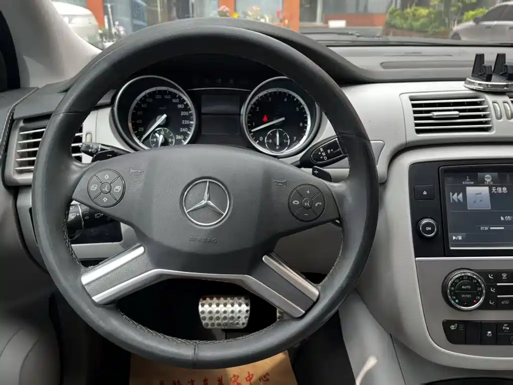 Mercedes-Benz R-Class 2016 — фото 15