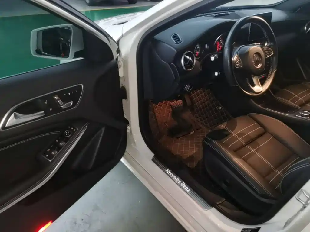 Mercedes-Benz A-Class 2017 — фото 16