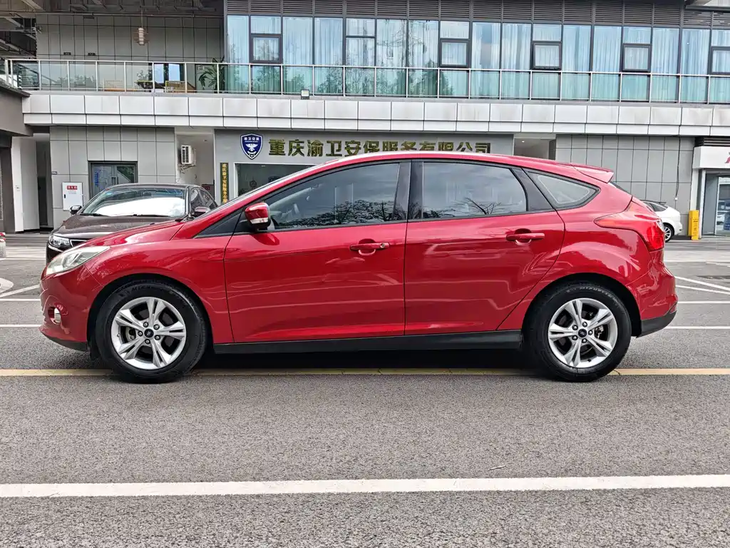 Ford Focus 2015 — фото 9