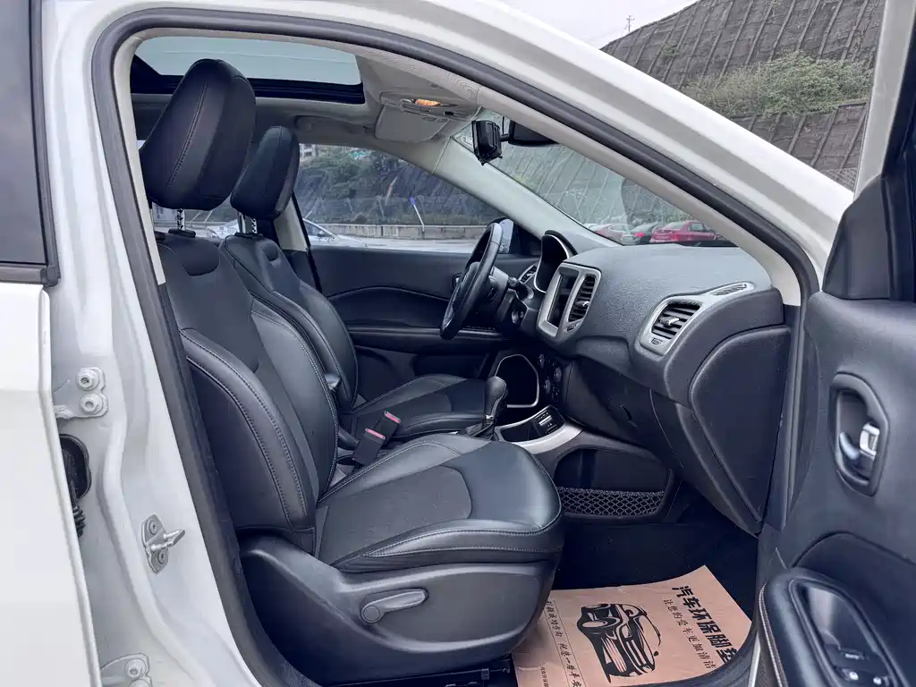 Jeep Compass 2020 — фото 12