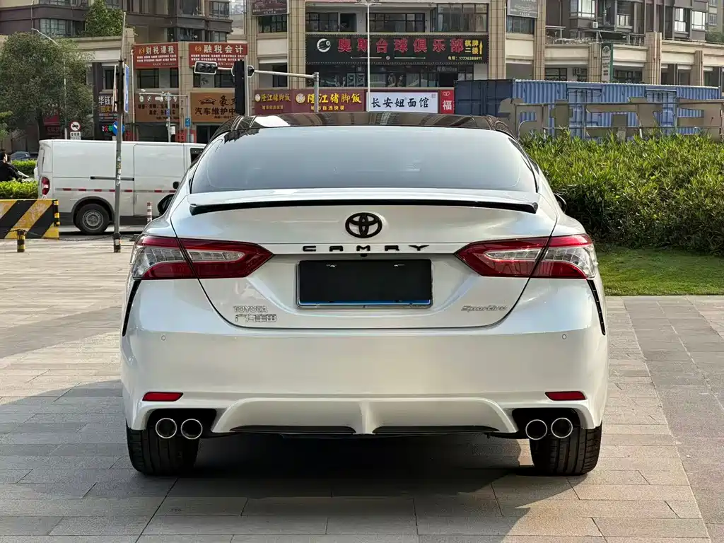 Toyota Camry 2018 — фото 5