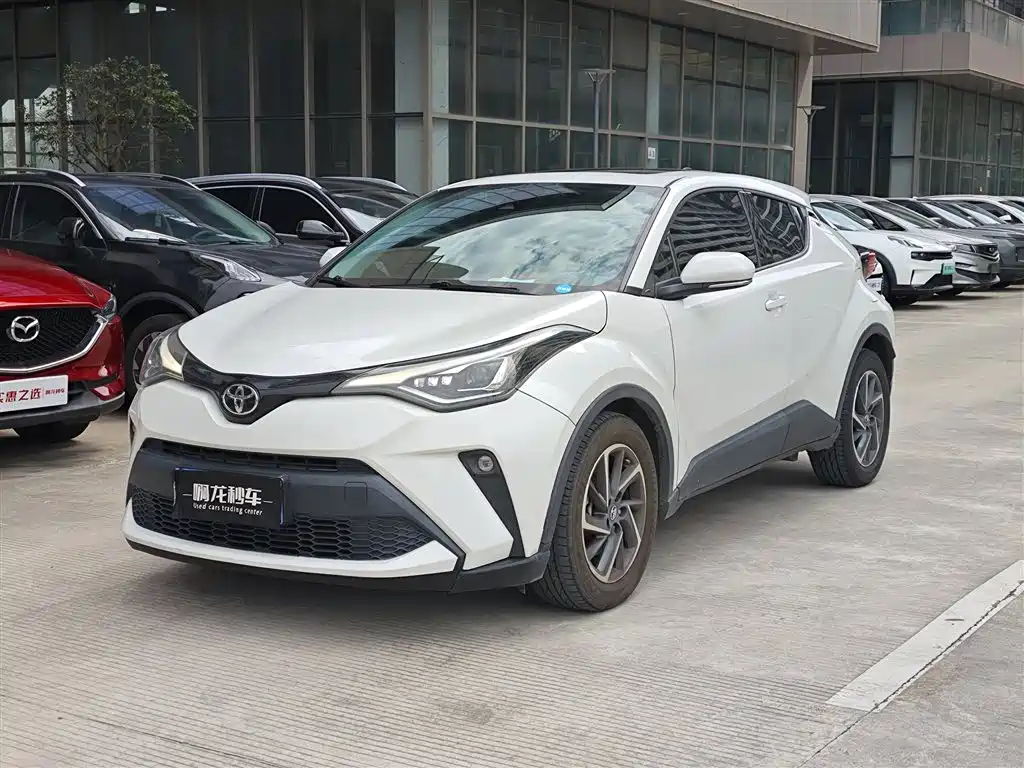 Toyota C-HR 2022 — фото 1