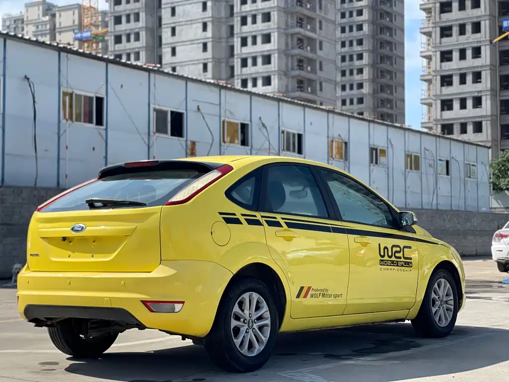 Ford Focus 2014 — фото 15