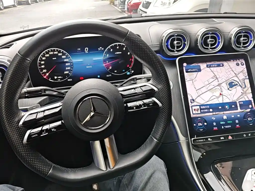 Mercedes-Benz C-Class 2024 — фото 10