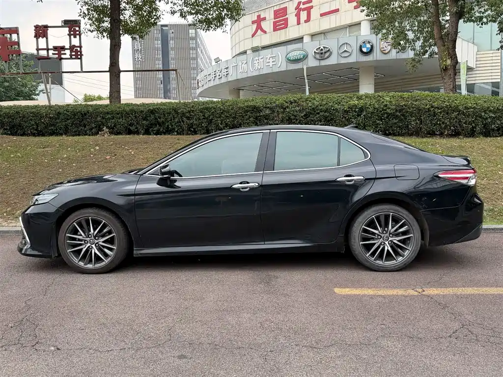 Toyota Camry 2021 — фото 3