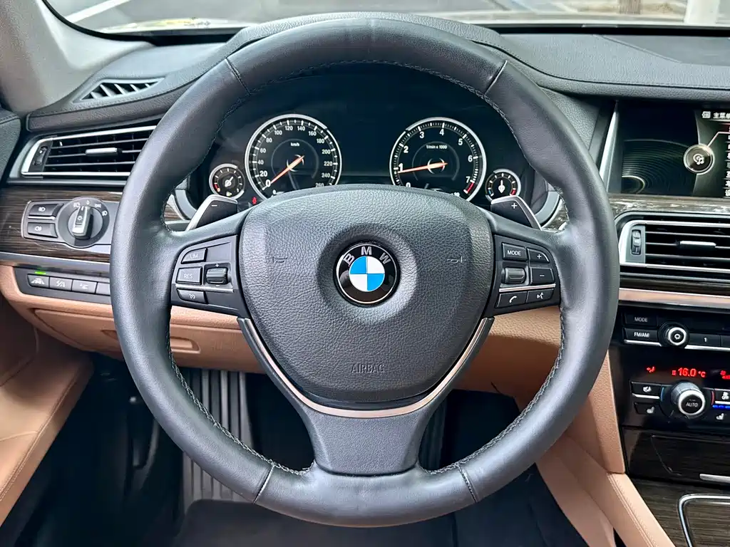 BMW 7 Series 2014 — фото 10