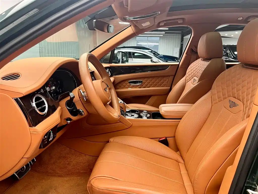Bentley Bentayga 2021 — фото 14
