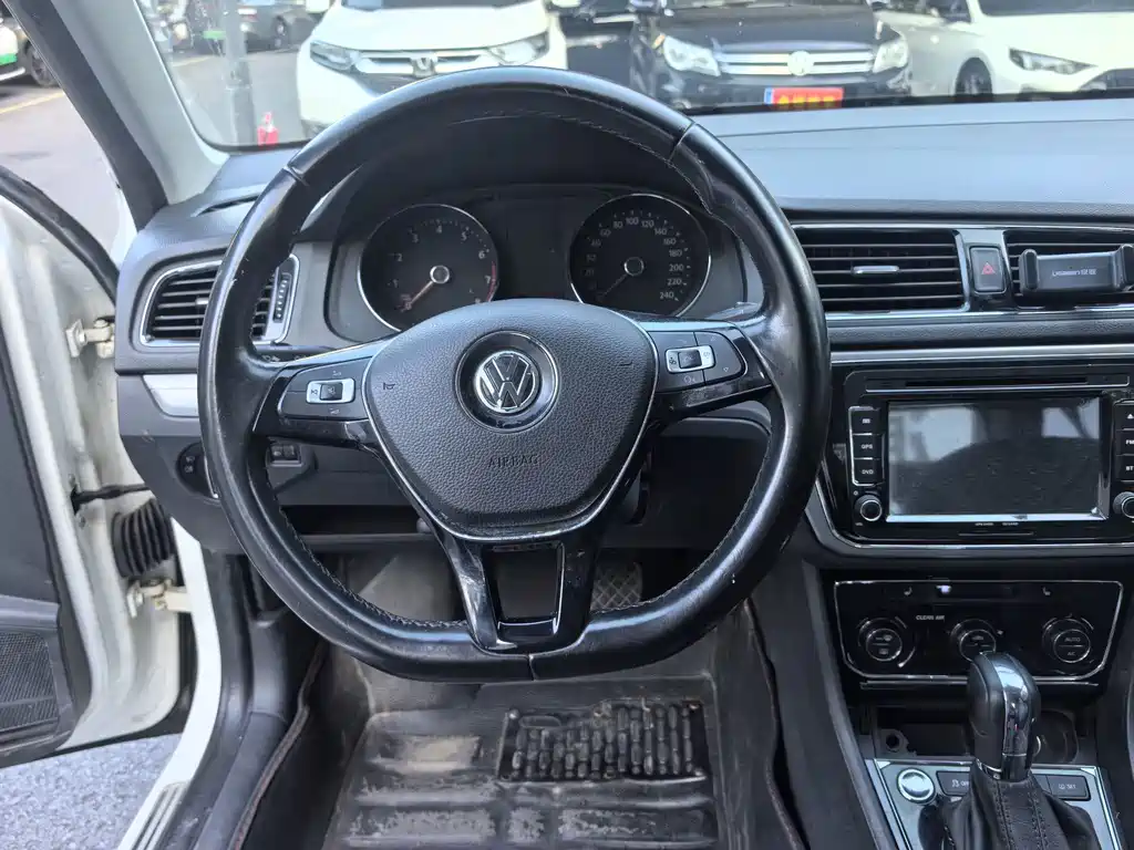 Volkswagen Lavida 2016 — фото 15