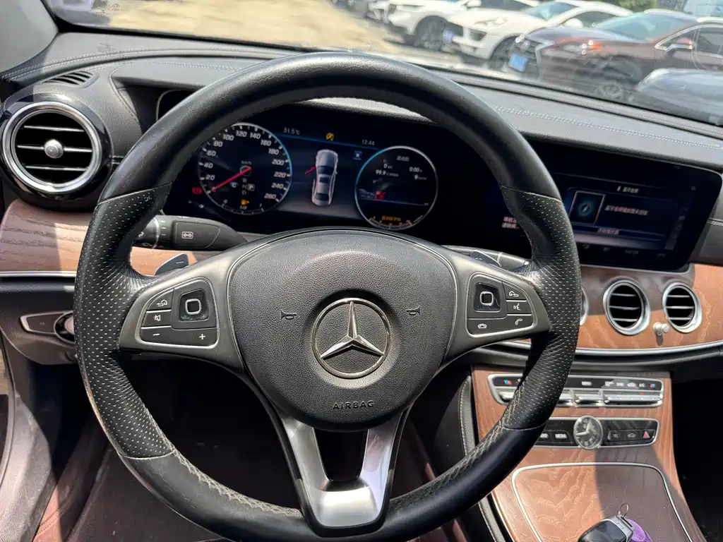Mercedes-Benz E-Class 2018 — фото 11