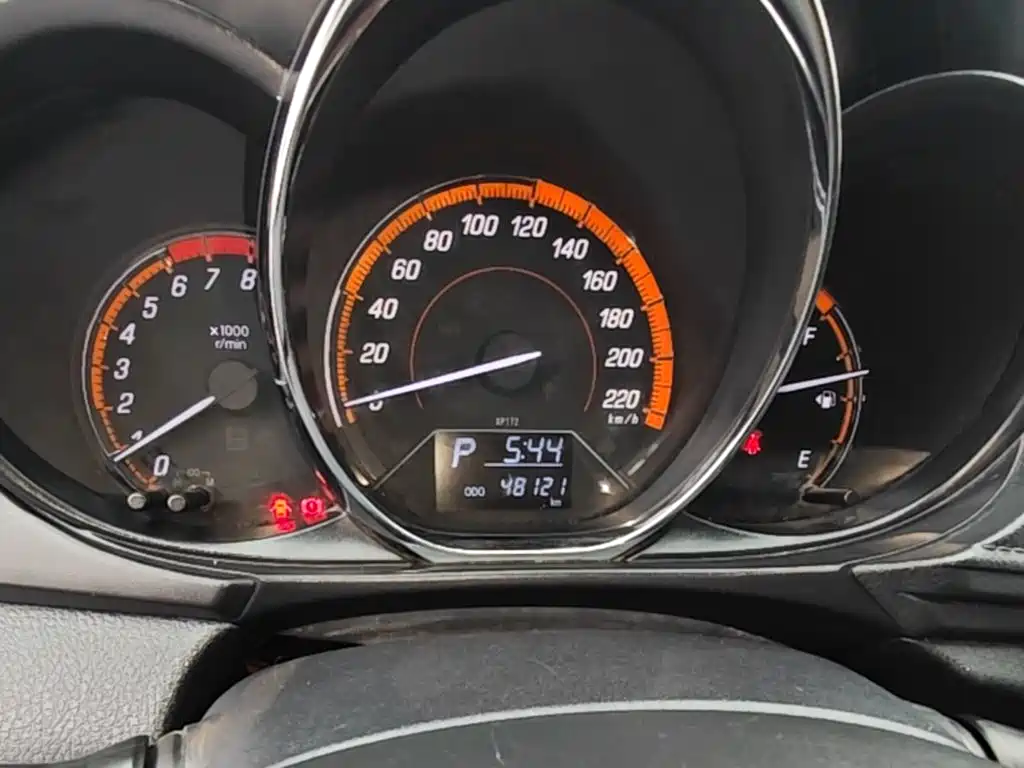 Toyota Yaris L 2023 — фото 12