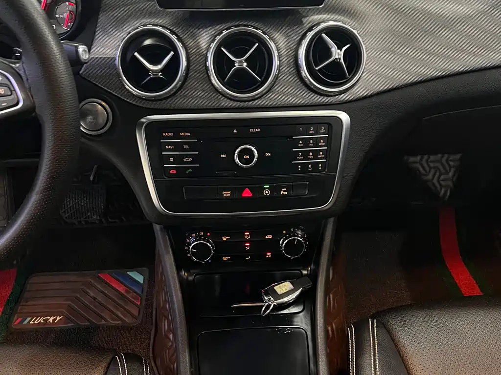 Mercedes-Benz GLA 2017 — фото 11