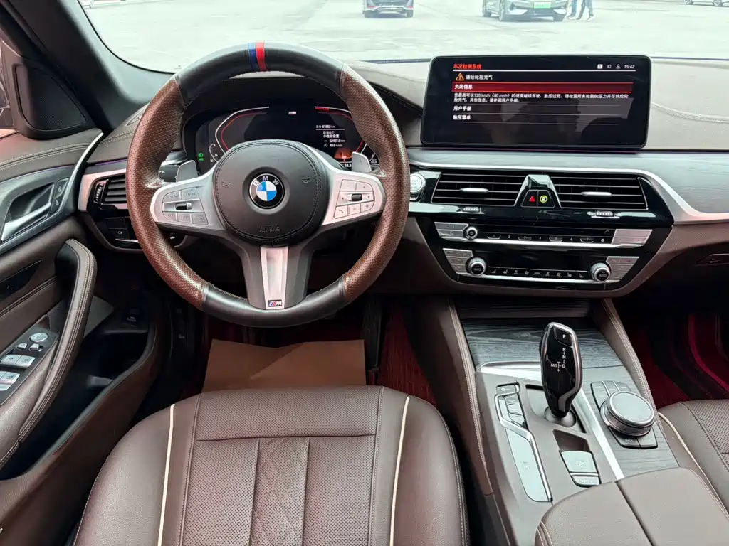 BMW 5 Series 2023 — фото 11