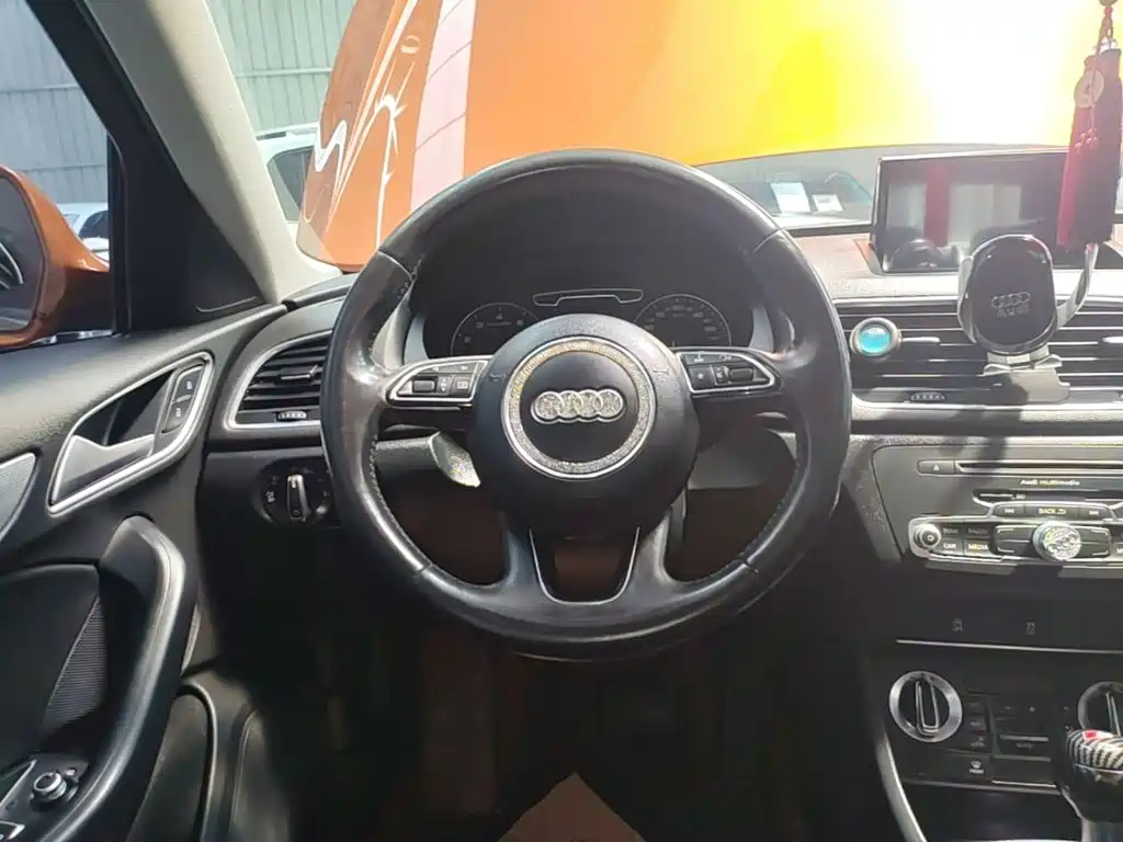 Audi Q3 2015 — фото 11