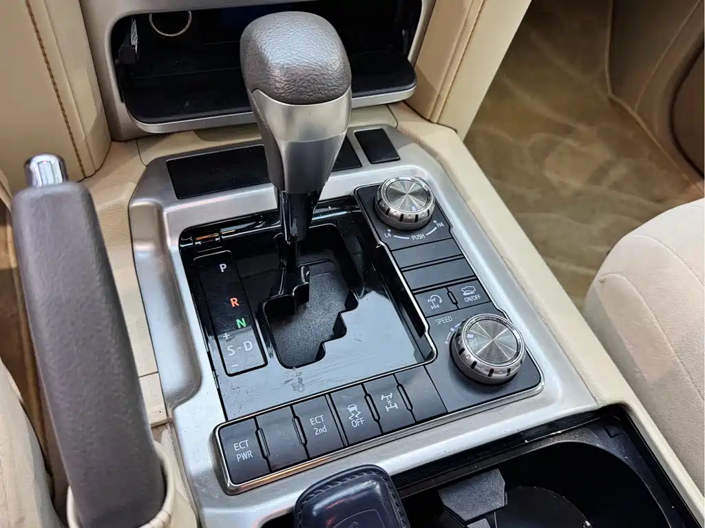 Toyota Land Cruiser 2020 — фото 16