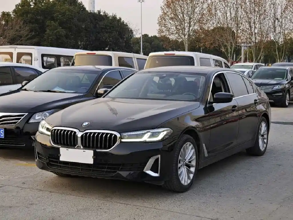 BMW 5 Series 2021 — фото 1
