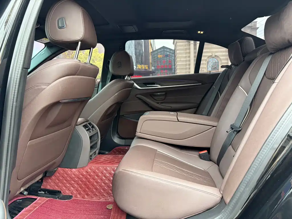 BMW 5 Series 2023 — фото 13