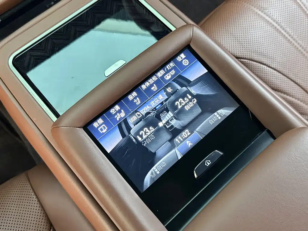 Lexus LS 2019 — фото 12