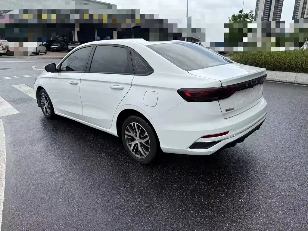 Geely Emgrand 2023